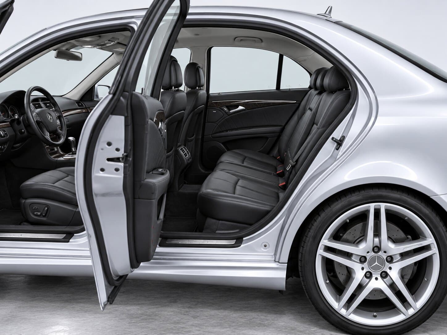 Mercedes-Benz E 200 Kompressor AMG-Styling | Automatik | Leder | Navi | Schiebedach – Bild 12