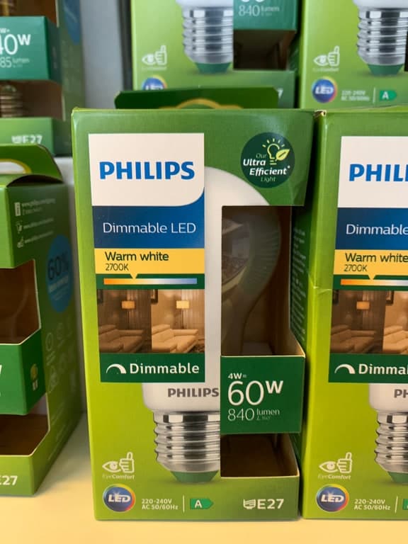 Philips Dimmable Ultra Efficient LED E27 4W (60W) 2700K Warmweiß 840lm Klasse A