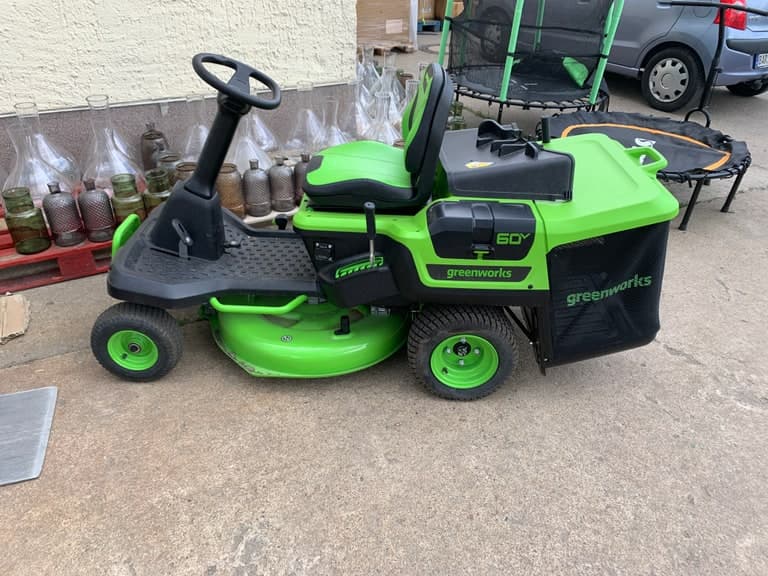 Greenworks 60V Akku-Aufsitzmäher / Rasentraktor (Rider) grün
