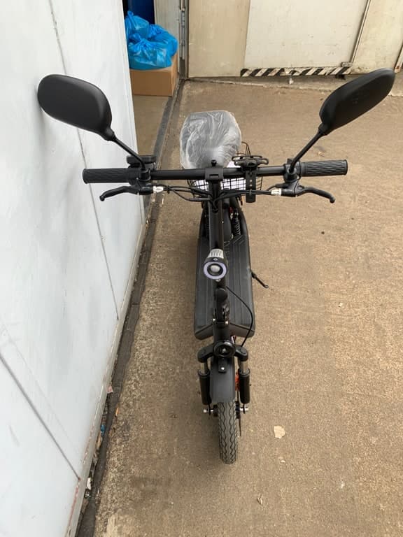 Elektro-Dreirad / E-Scooter mit Spiegeln und Vorderkorb (schwarz, mit Frontkorb)